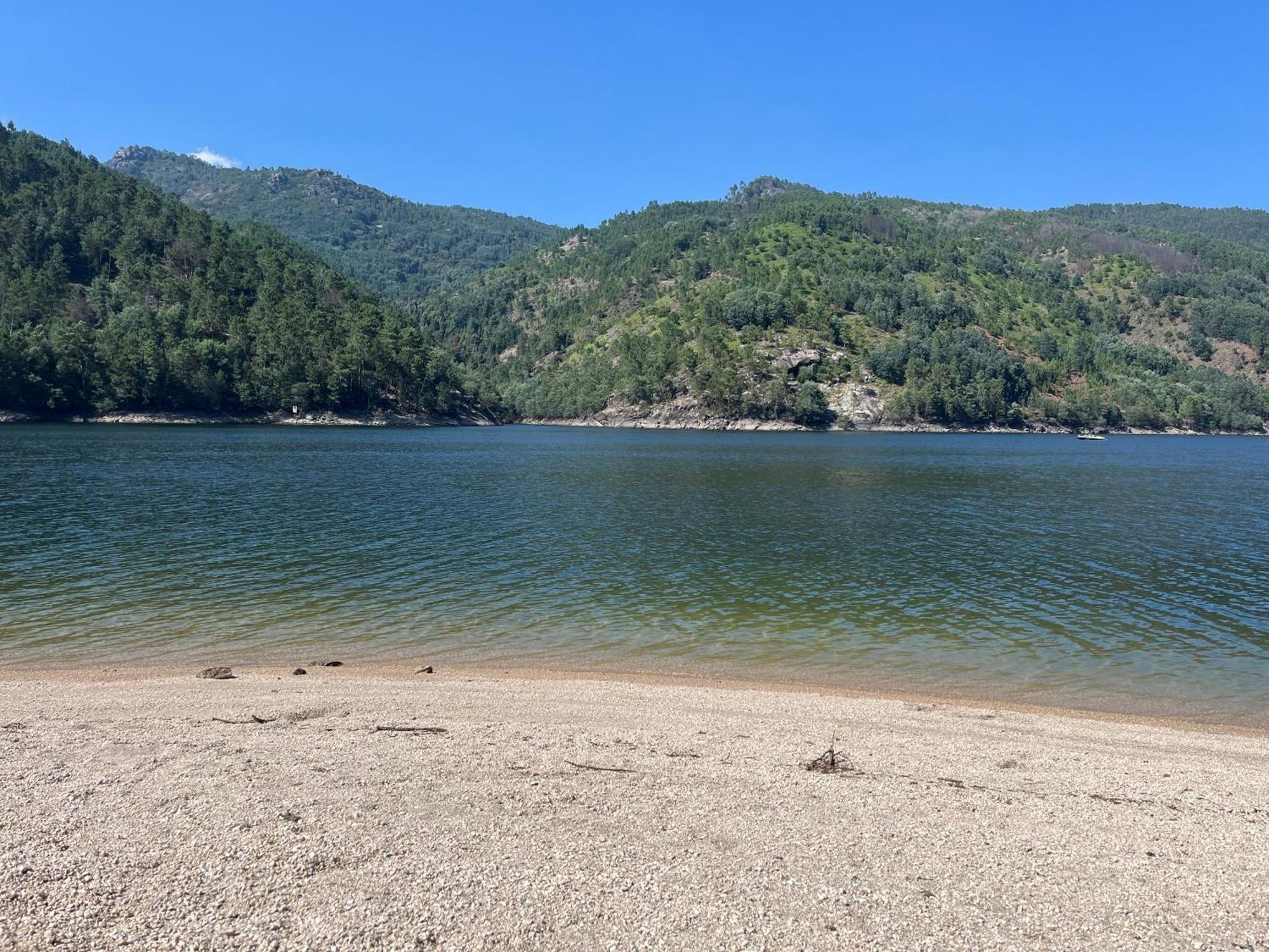 제어스 Casa De Casarelhos - Vistas Rio, Campo E Montanha - Lareira 아파트 외부 사진