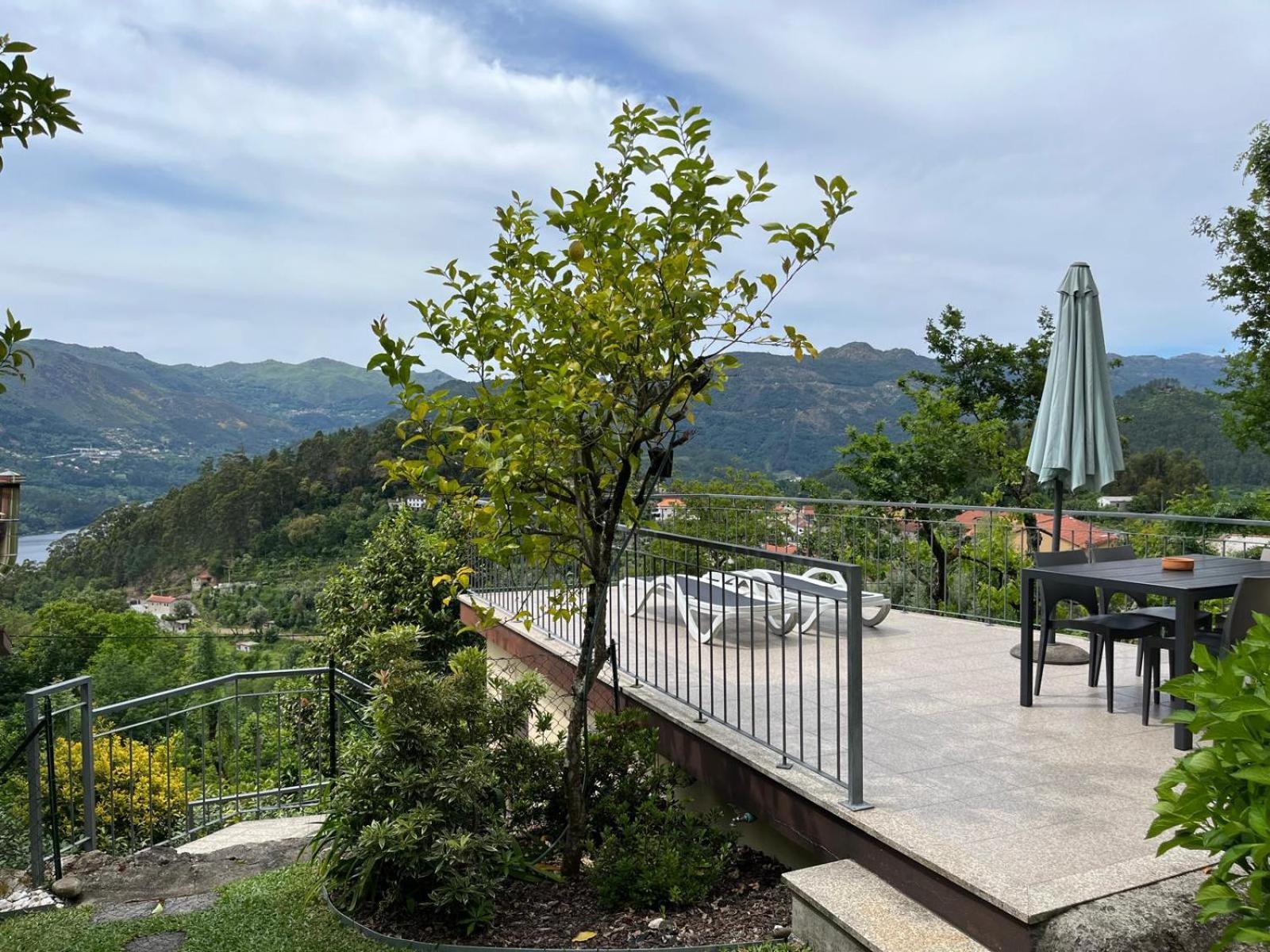 제어스 Casa De Casarelhos - Vistas Rio, Campo E Montanha - Lareira 아파트 외부 사진