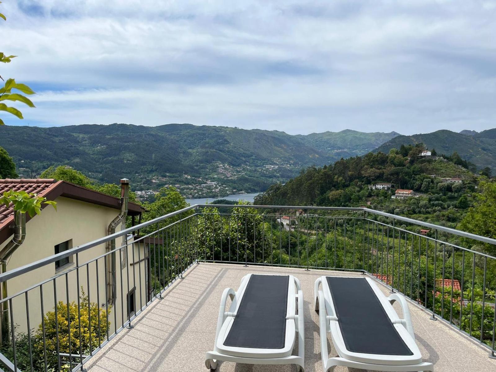 Casa De Casarelhos - Andar De Moradia - Vistas Rio E Montanha - Geres 제어스 외부 사진